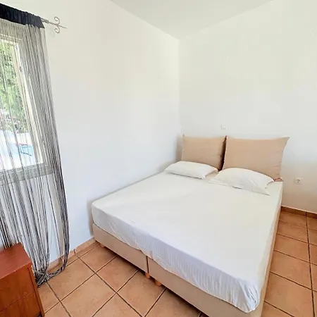 White Retreat 公寓 纳乌萨